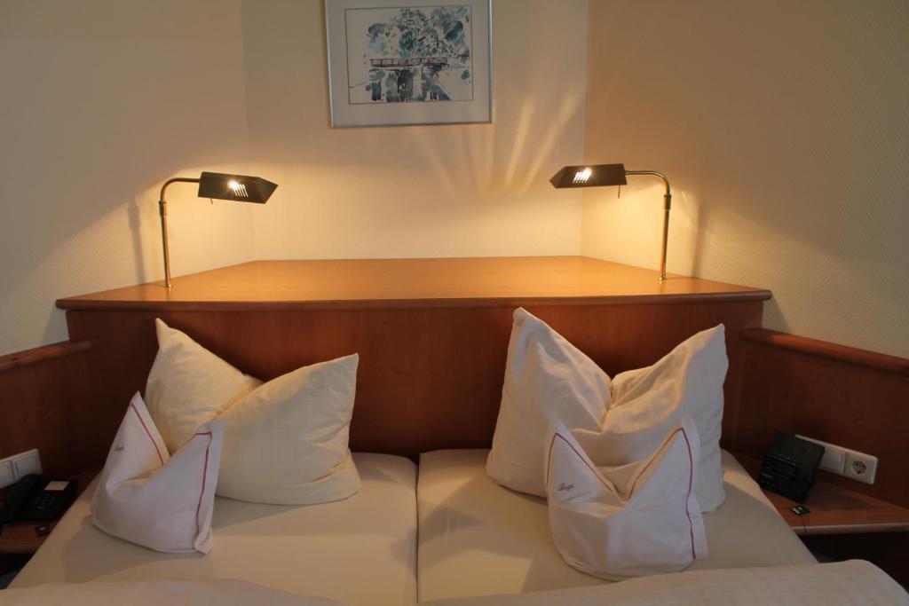 Club Twin Room (Lounge Access & One Way Airport Transfer)